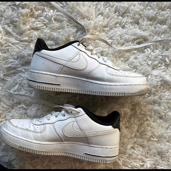 Air Force 1 LV8 big kid size 6.5 - Picture 3 of 6